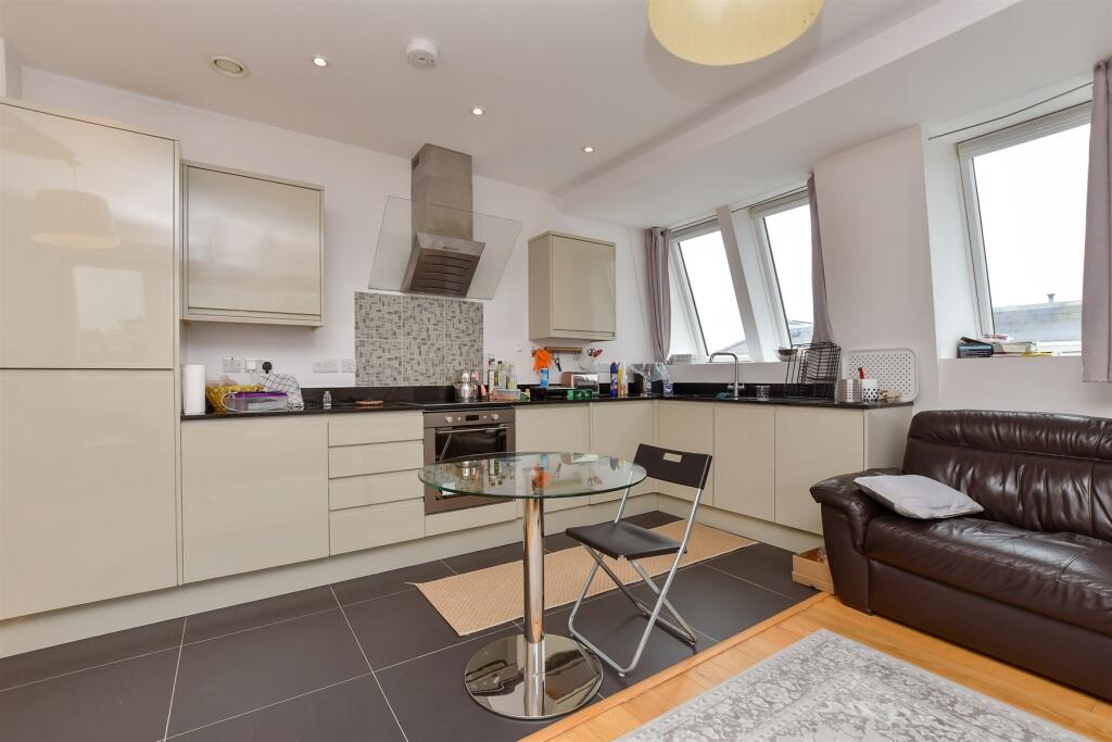 Kitchen / Lounge / Diner