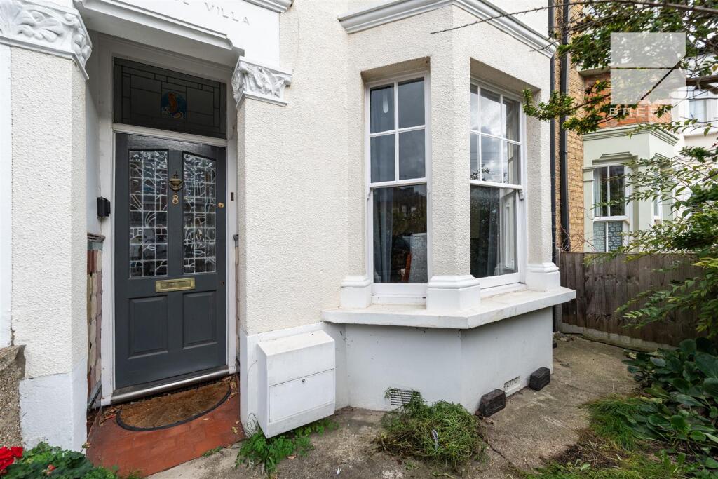 8 Connaught Road_0044.jpg
