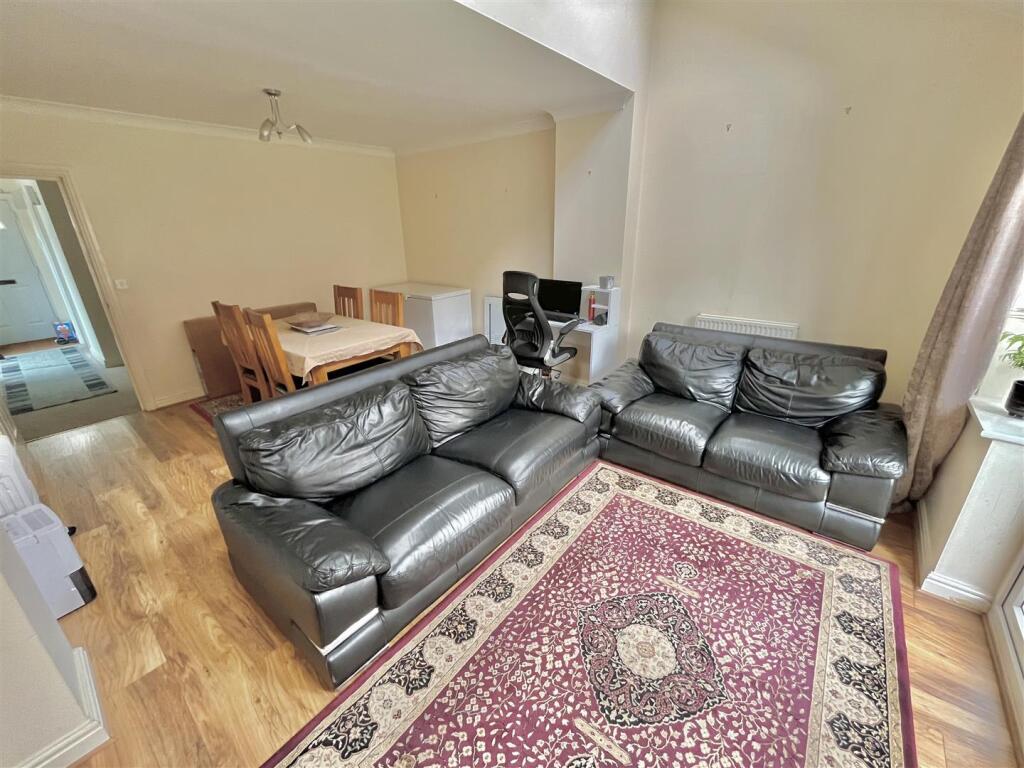 Lounge Area 2