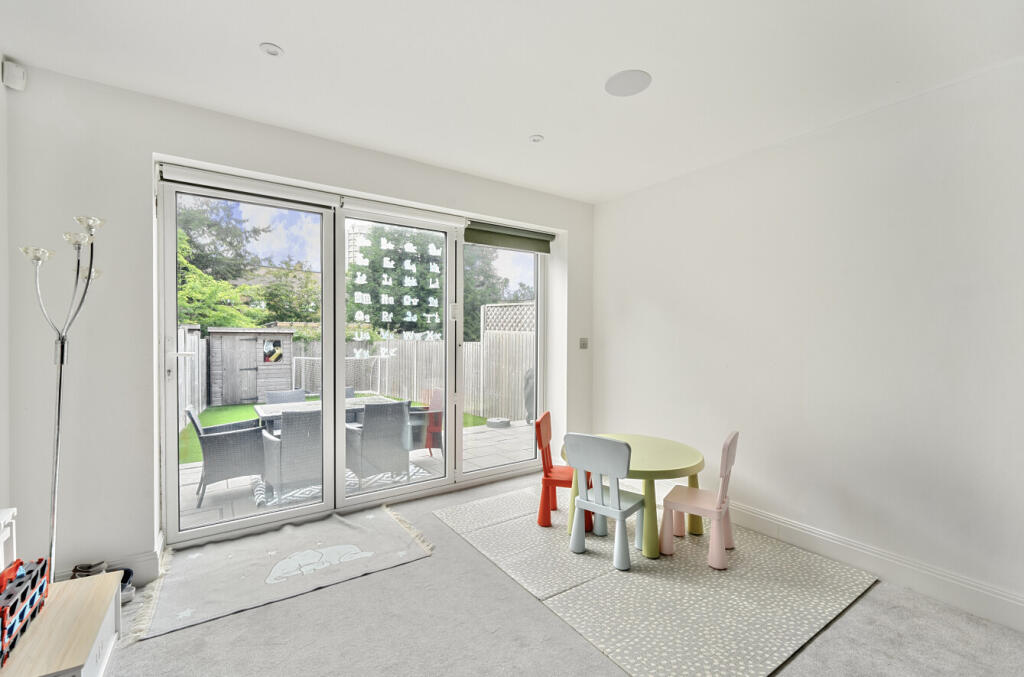 1298394-5-685d118...