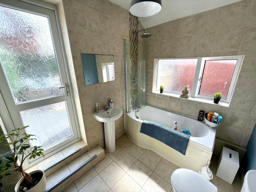 c8238093-c6b7-4425-aa31-7c132f50a13c