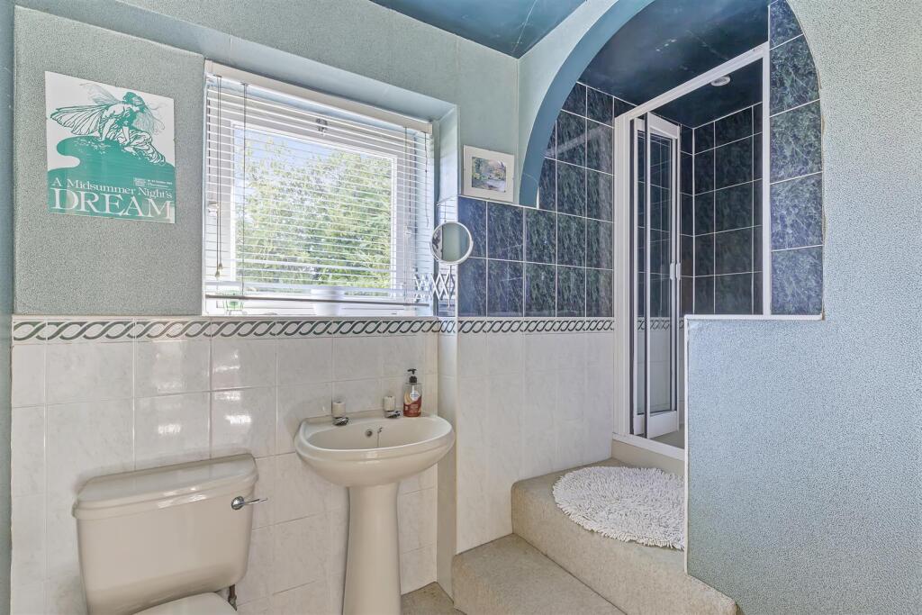 Shower Room.jpg