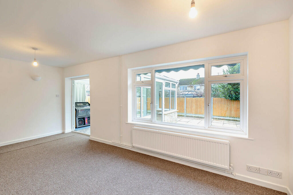 8630413-interior0...