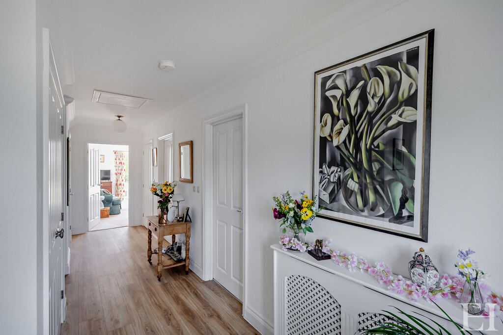 8648366-interiorW...