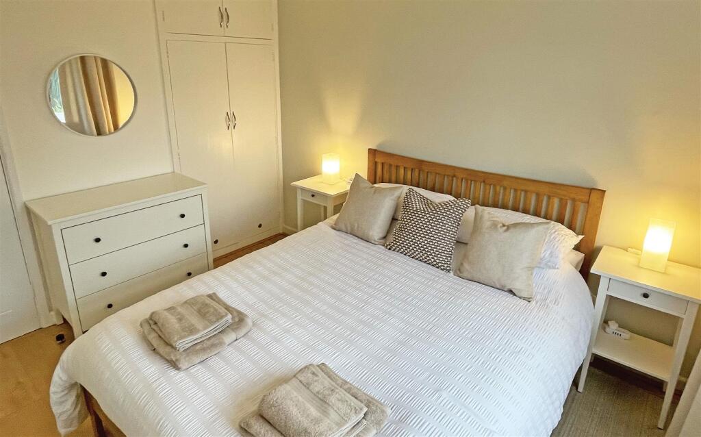 1 Glanymor Bedroom 2.jpg