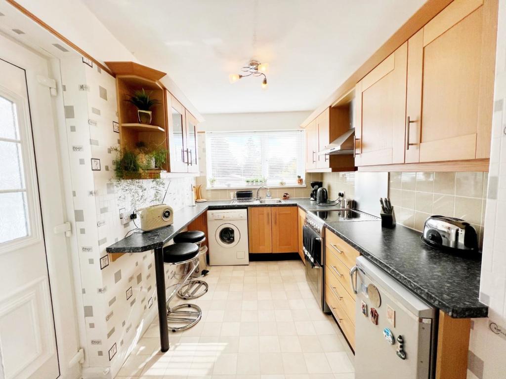 Breakfast Kitchen pic 4.jpg