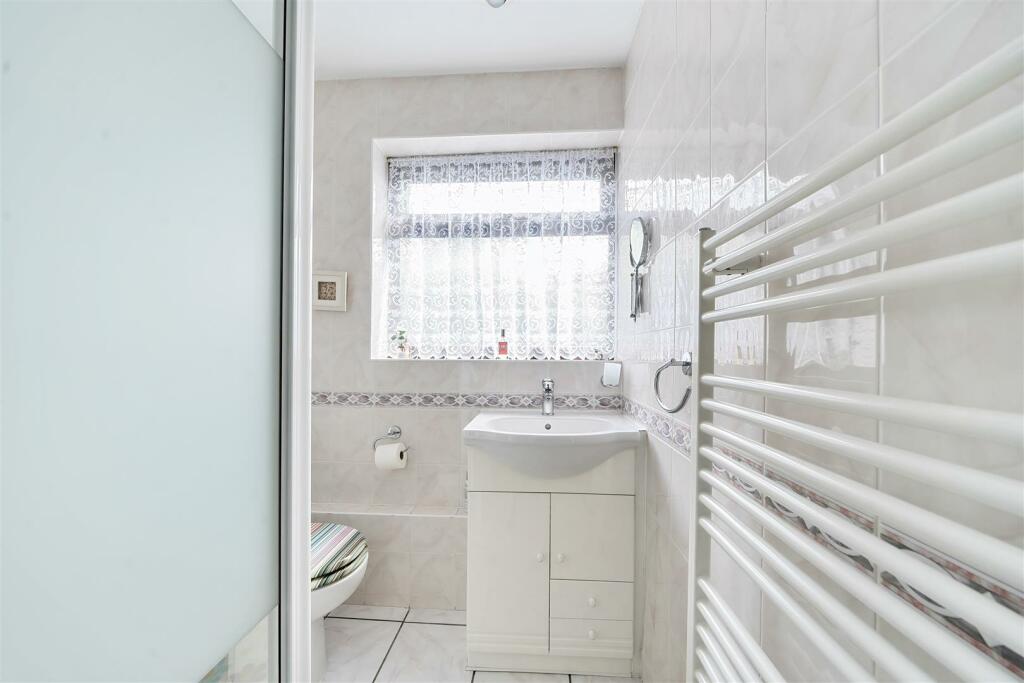 Shower Room: