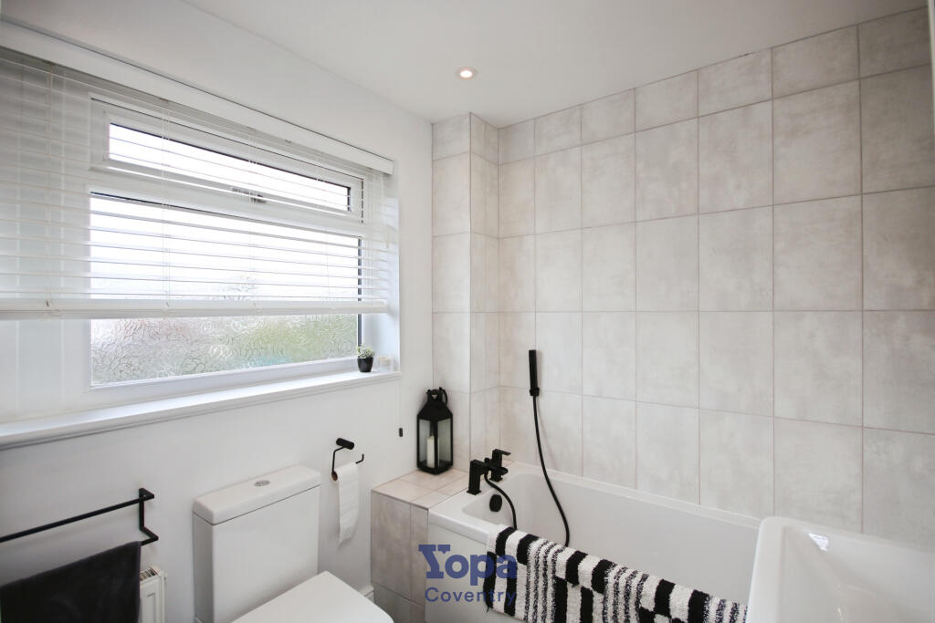 B4fd813a-Bathroom.JPG