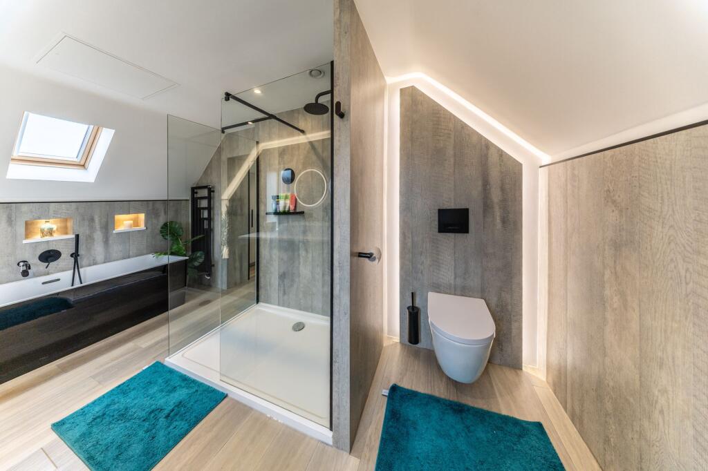 Master En-Suite