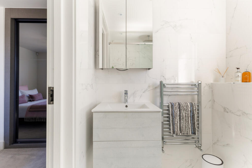 Bedroom Two Shower 2