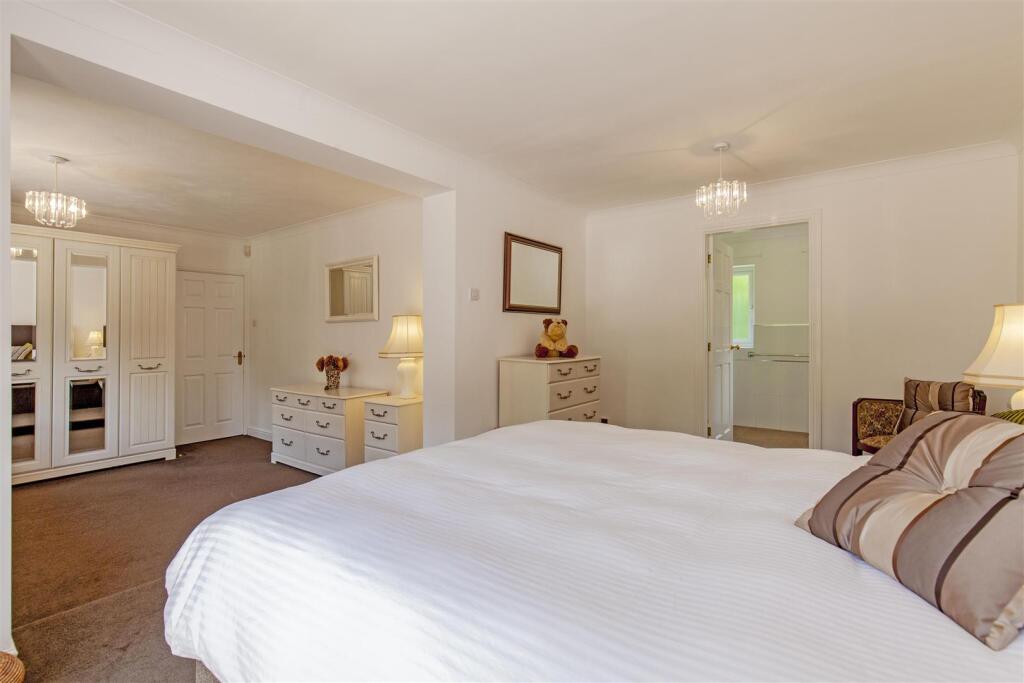 Bedroom 1-3.jpg