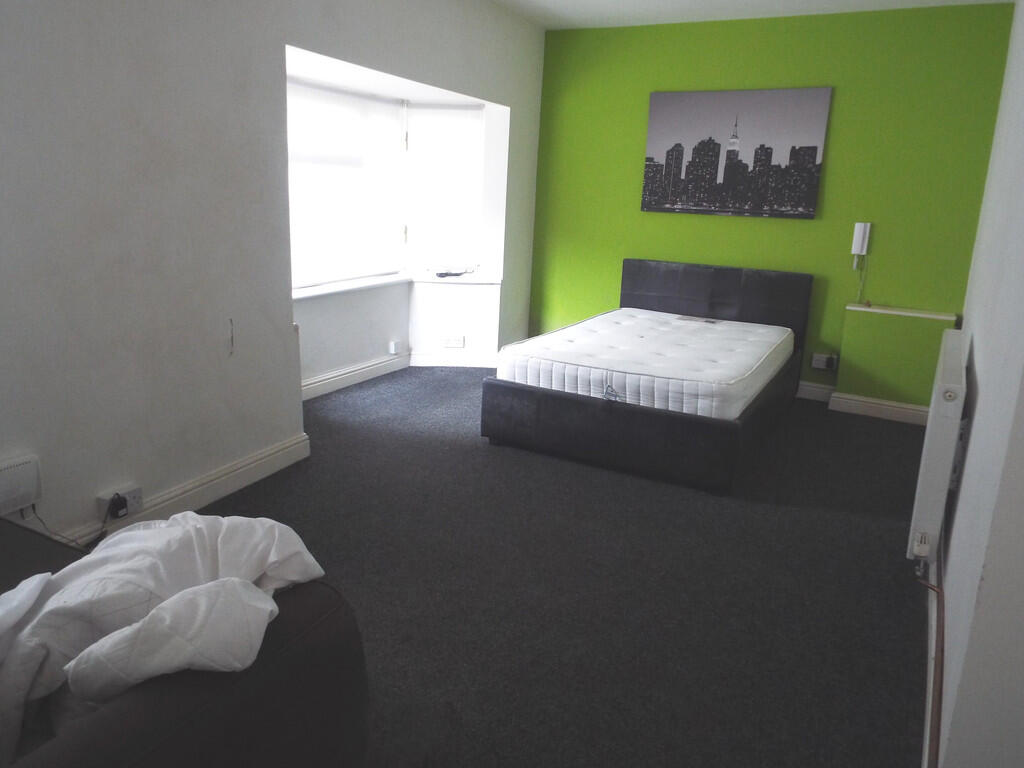 71a - Lounge/Bedr...