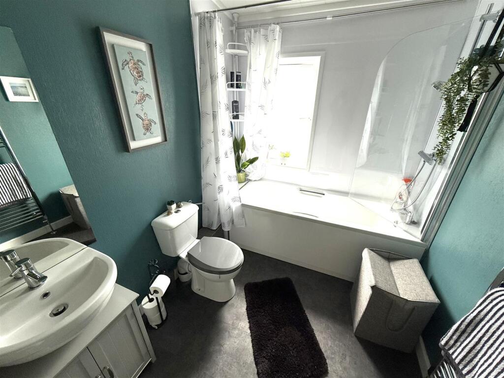 109 ll bath s.jpeg