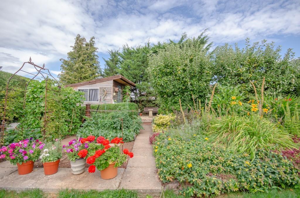 Rear garden pic 4.jpg