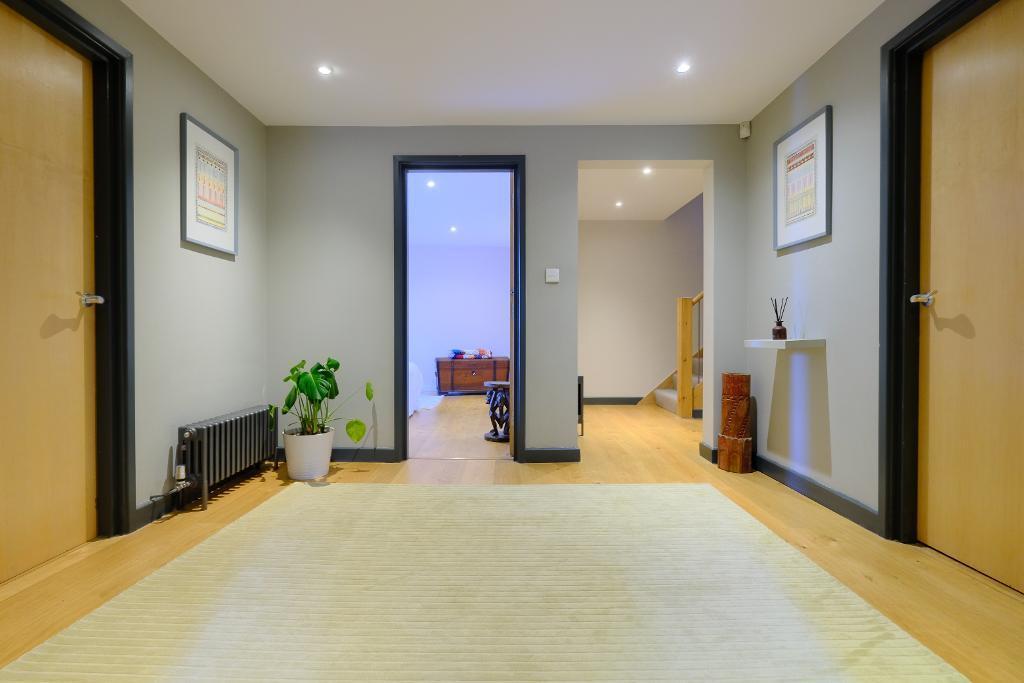 Inner hall (ground floor)