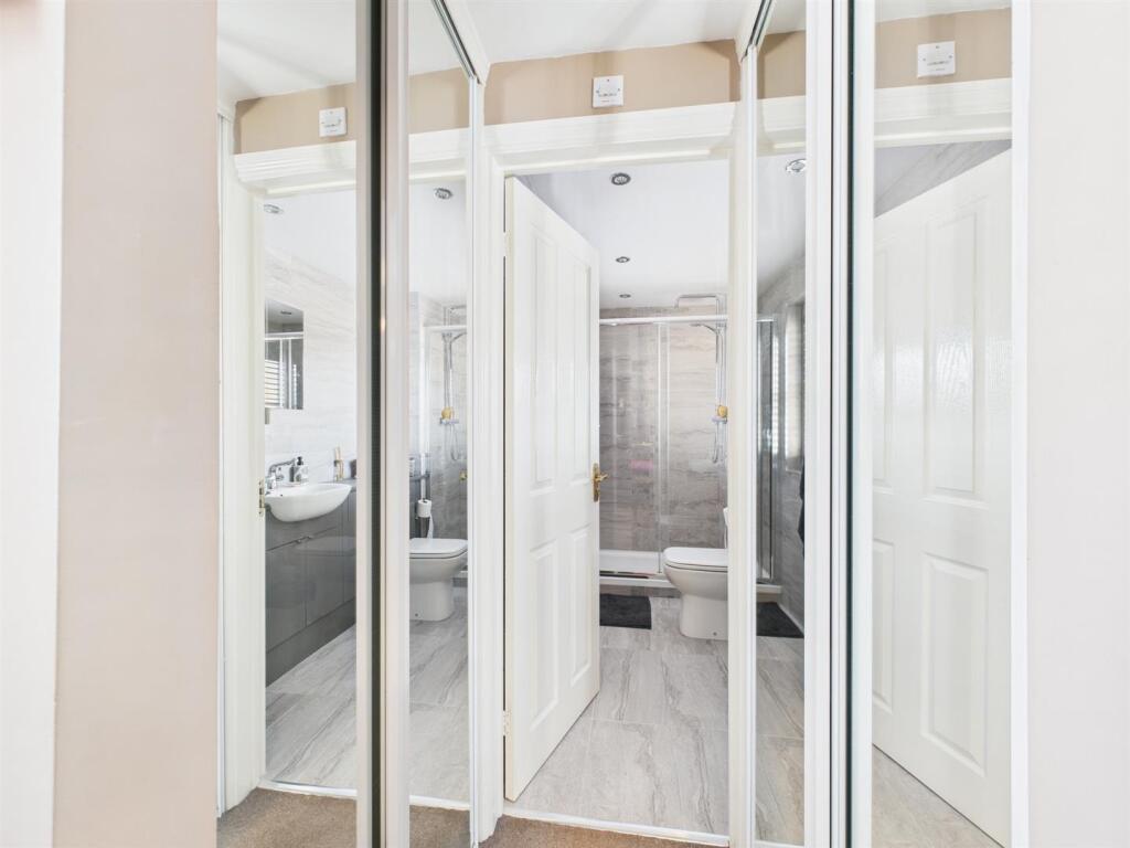 Dressing and En Suite