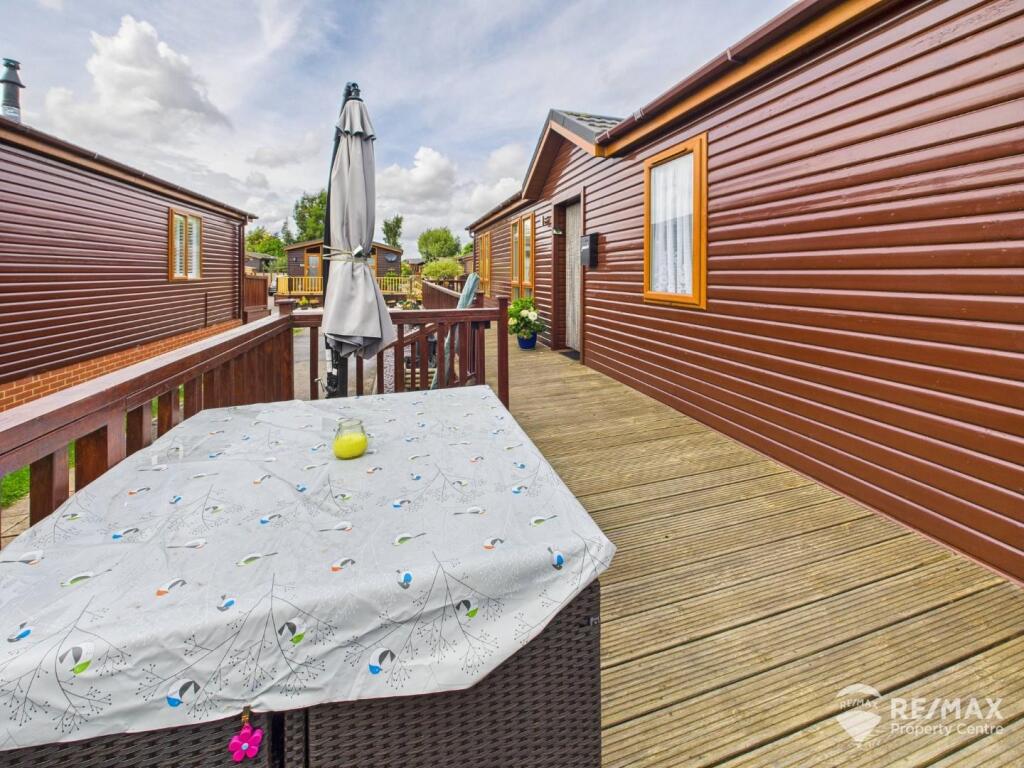 Seating Area Decking.jpg