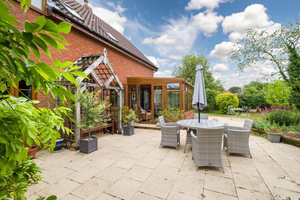 1440px-Hedgehogs-...