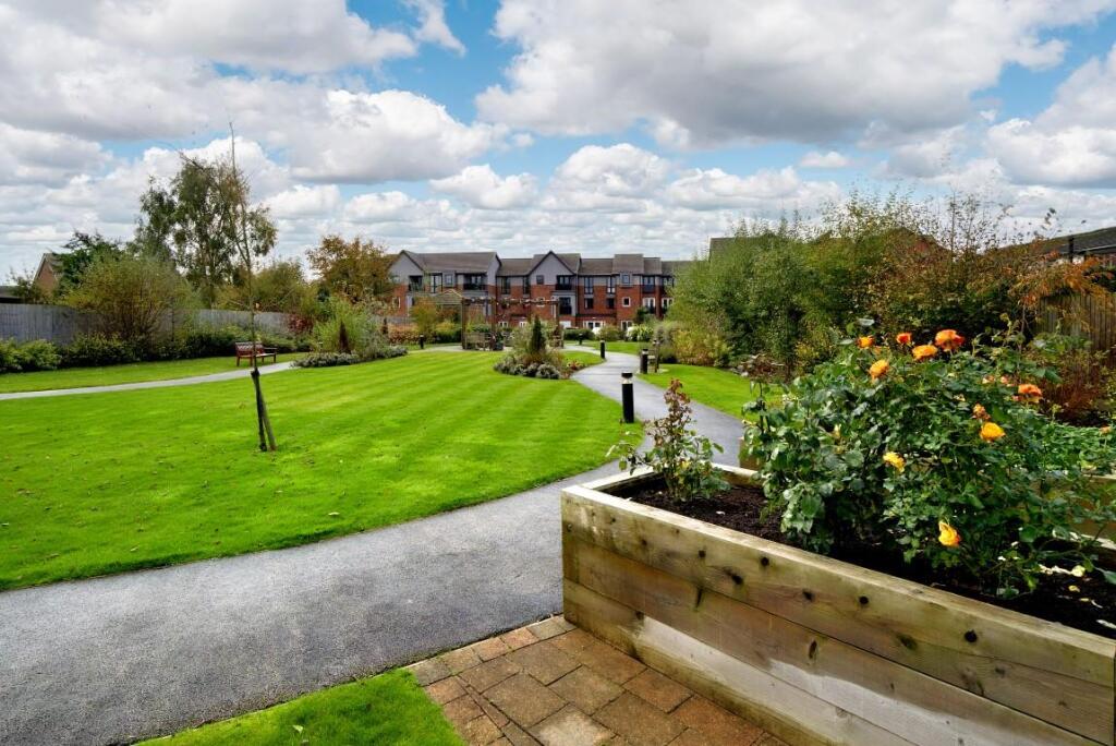 8525147-exterior09 (Medium).jpg