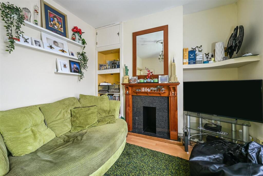 Living room 2.jpg