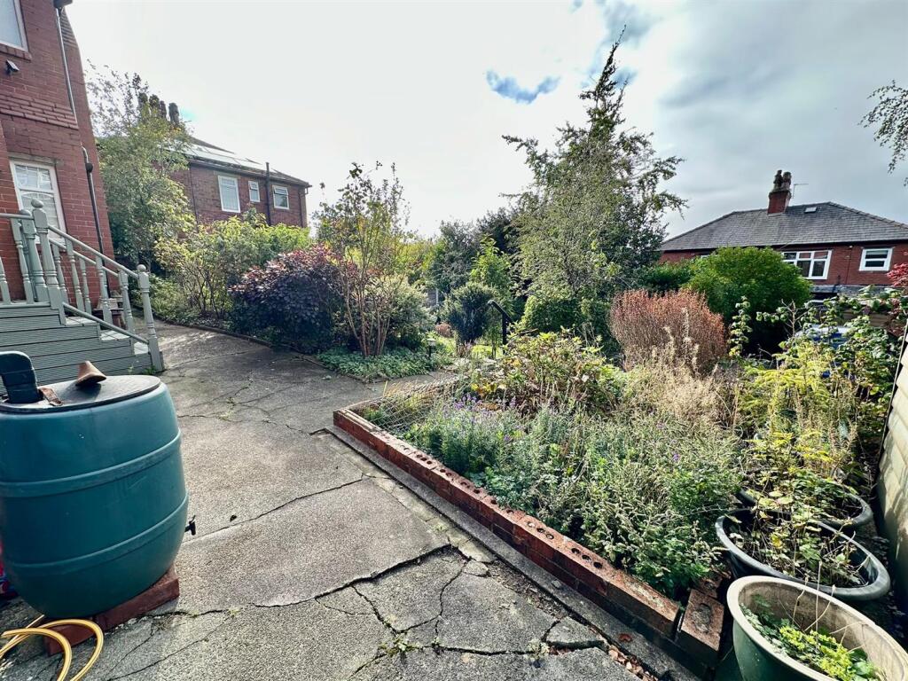 WhatsApp Image 2025-10-06 at 12.02.39_e141884c.jpg