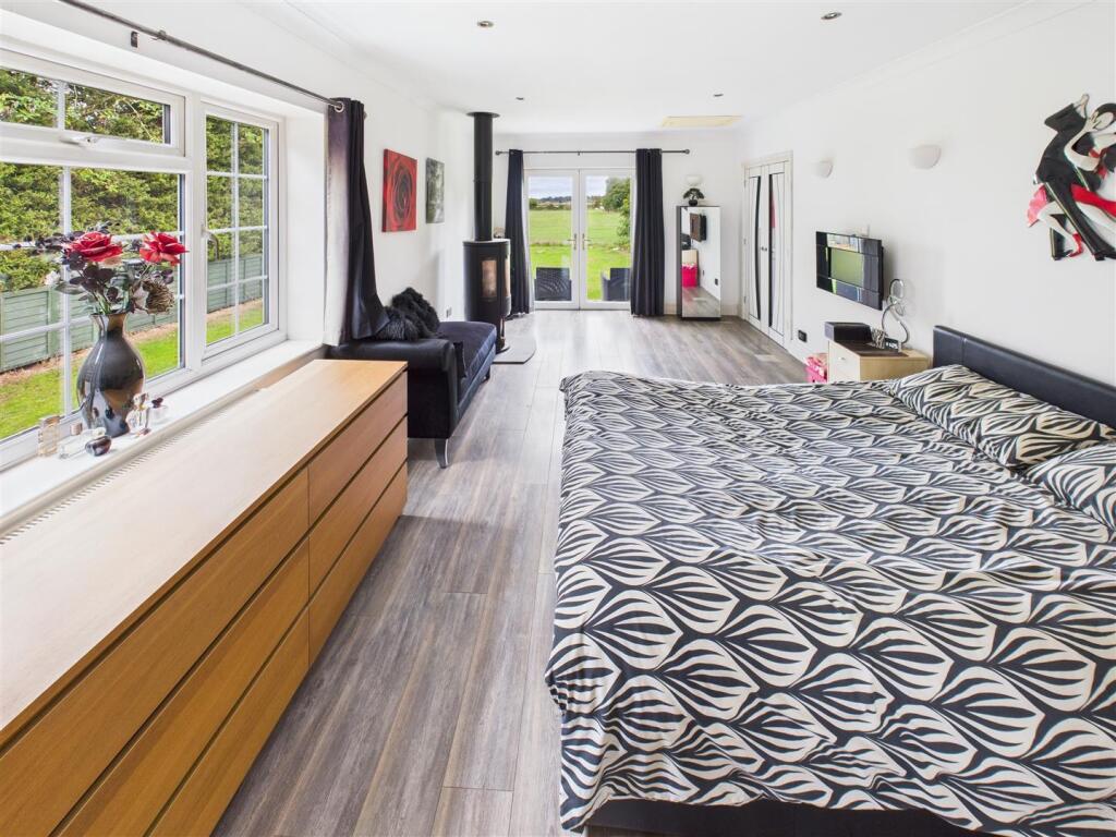 bedroom2.jpg