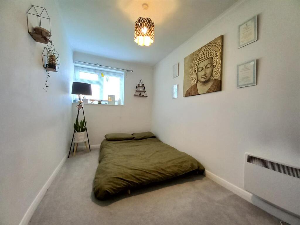 bed 2.jpg