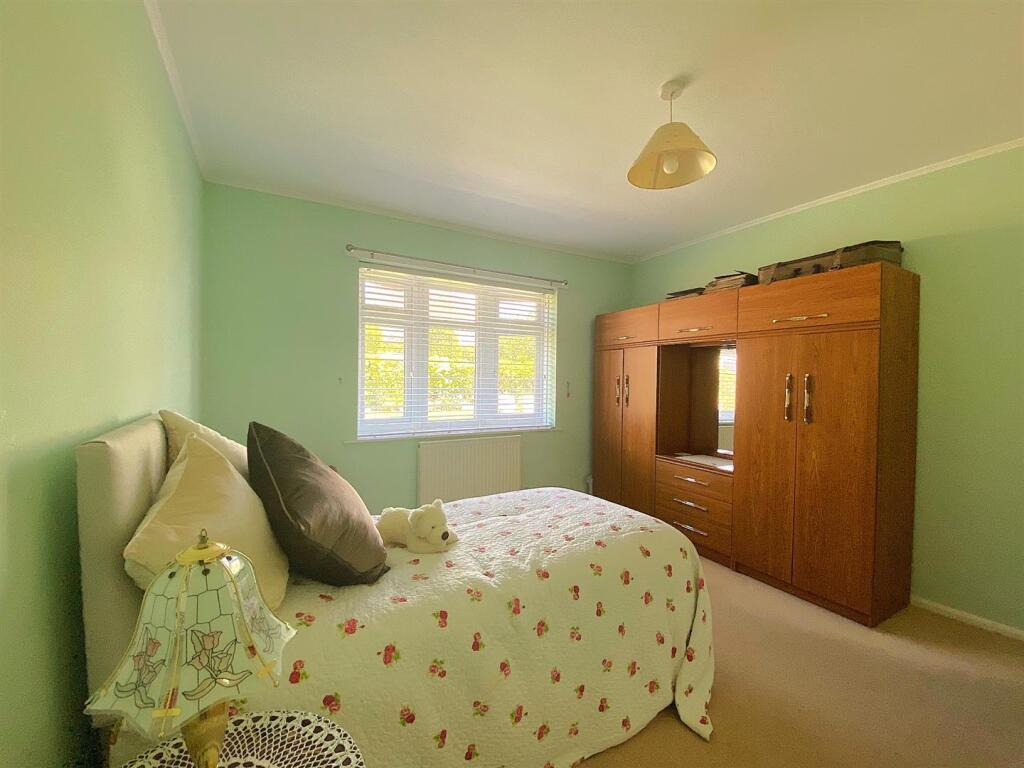 10 Claxton Rd - Bed3.jpg