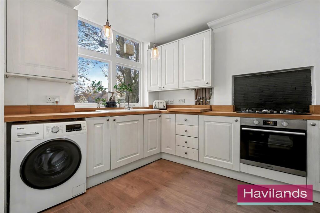 Flat 21A, The Grangeway N21 2HD-1.jpg