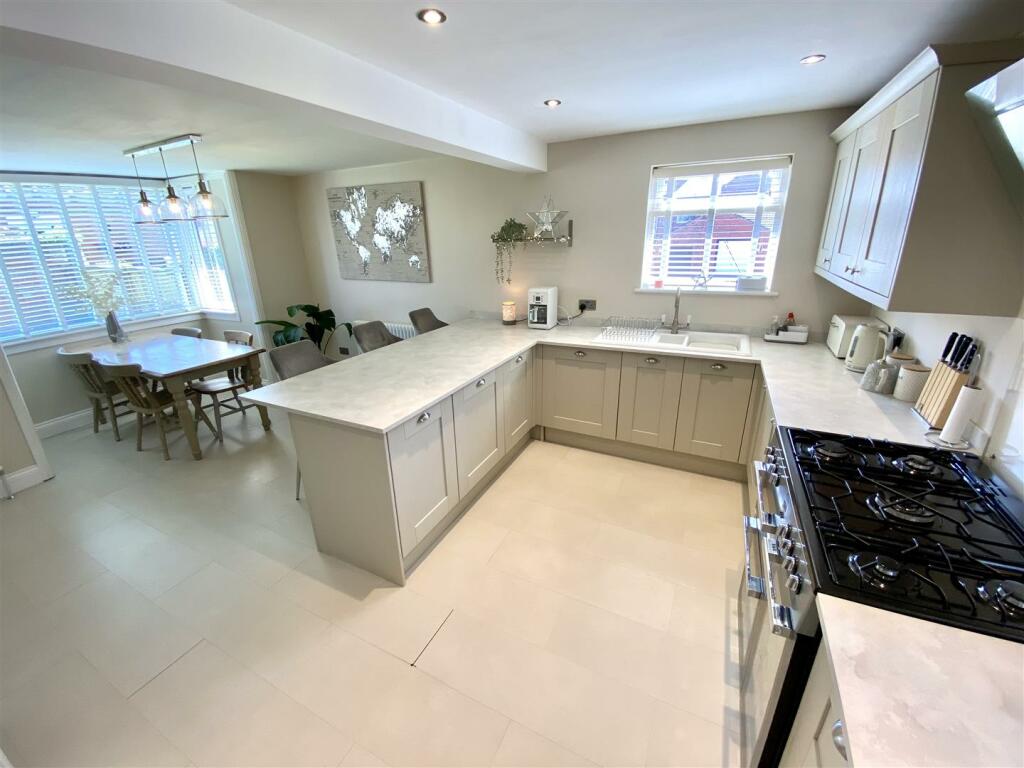 Open Plan Kitchen and Dining Room