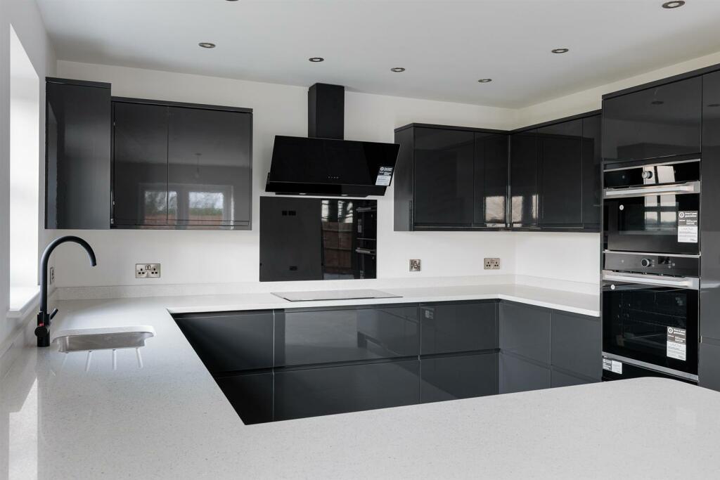 Kitchen Breakfast Family Room
