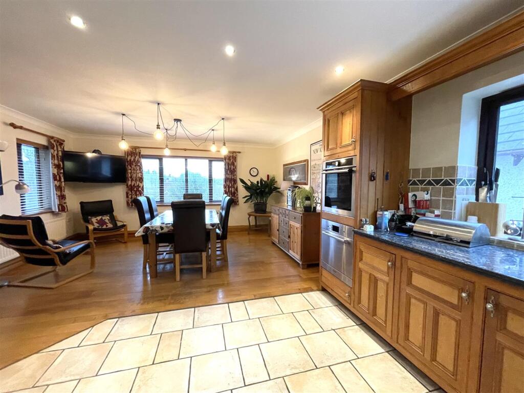 Fron Briallen Kitchen Dining Open Plan.jpg
