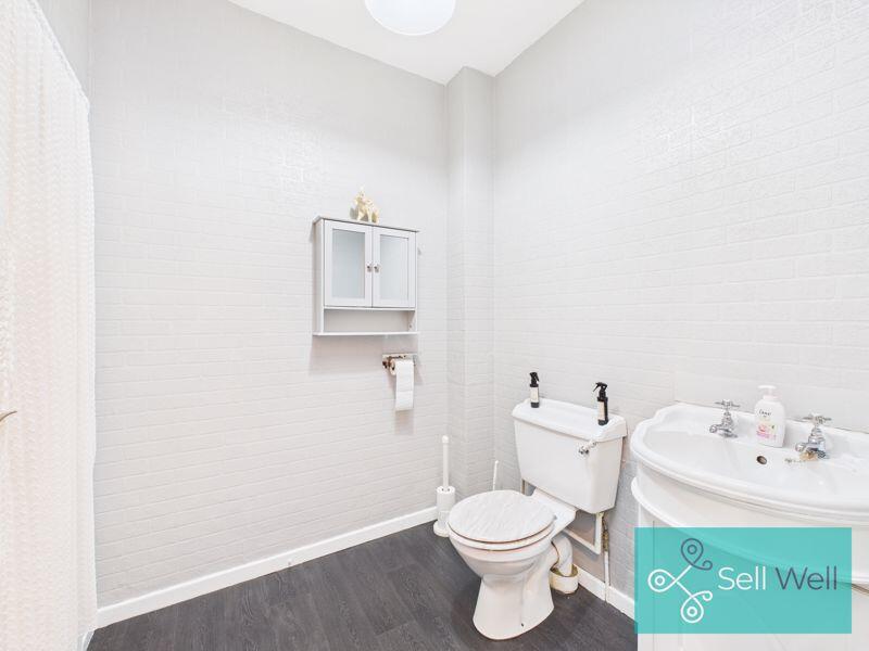 Annexe Shower Room