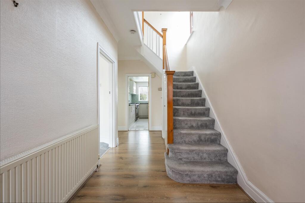 Wordsworth Avenue, E18