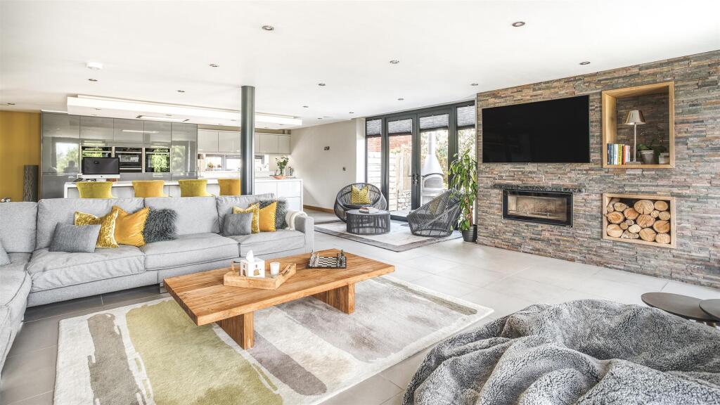 Dining/Snug Area