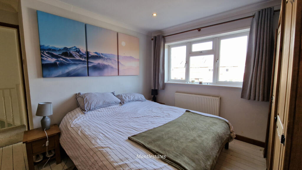FRONT BEDROOM