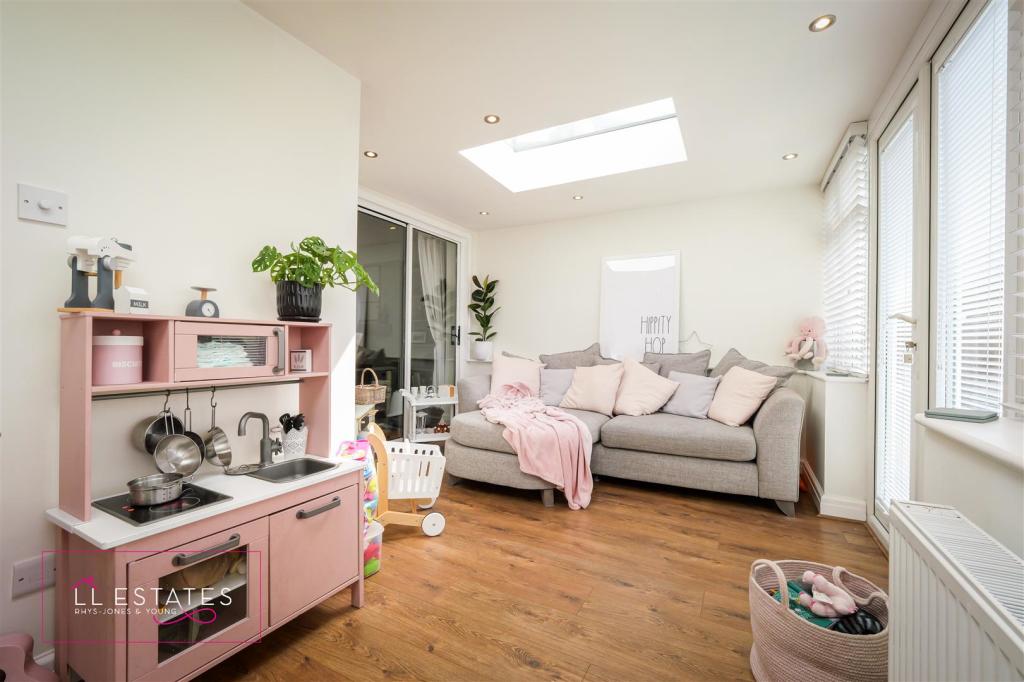 SUN ROOM.jpg