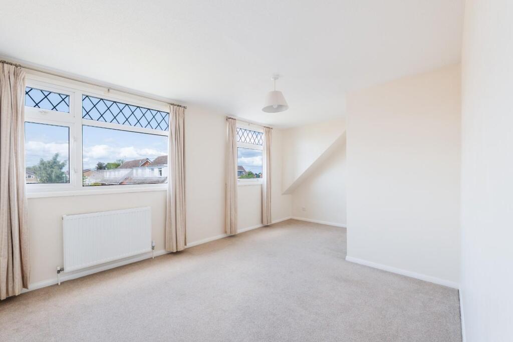 6, severn close bedrooms-2.jpg