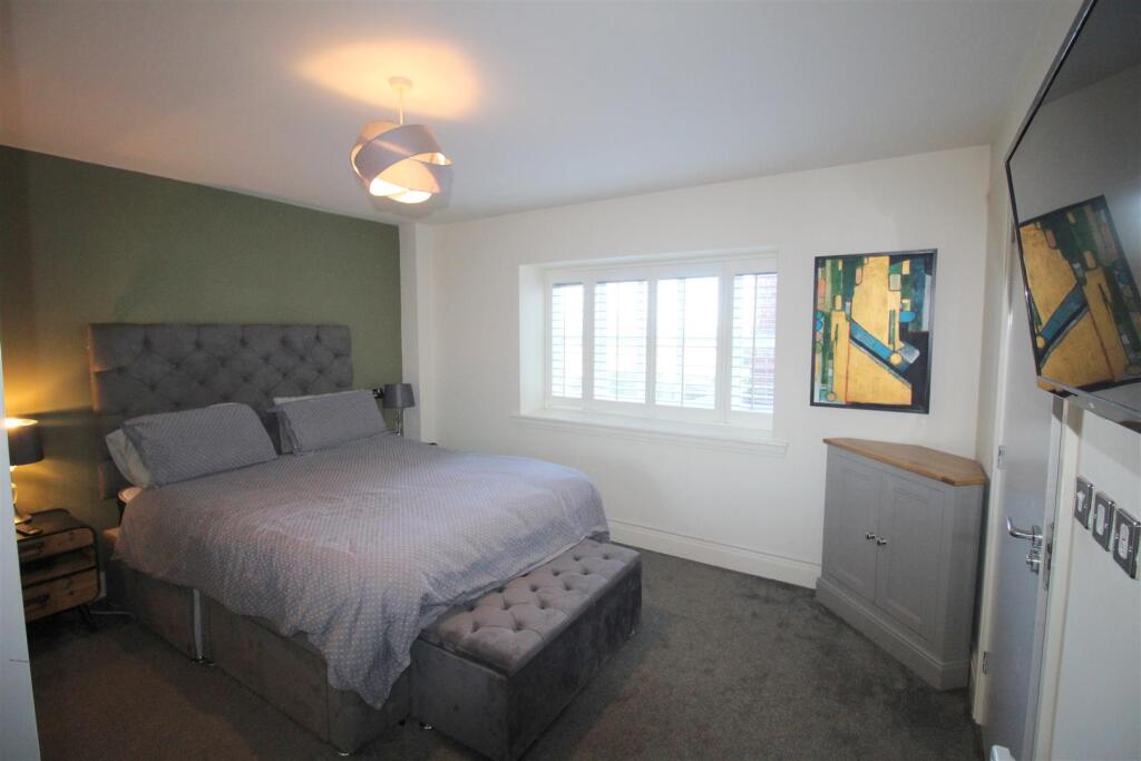 Elizabeth Court, Bedroom One 1.JPG