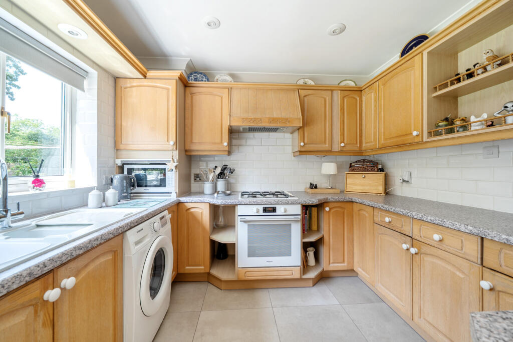 1297108-34-682c77...