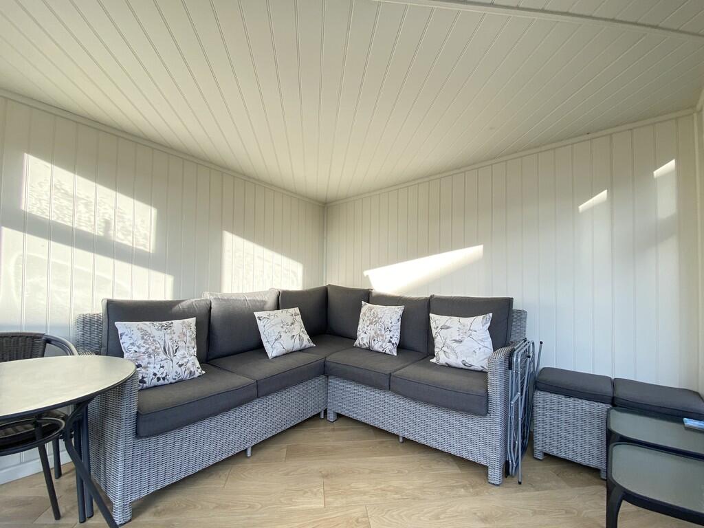 Garden room inter...
