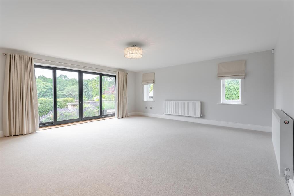 8654576-interior10.jpg
