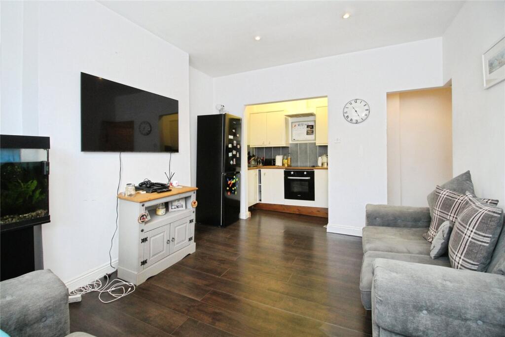 Lounge &amp; Kitchen