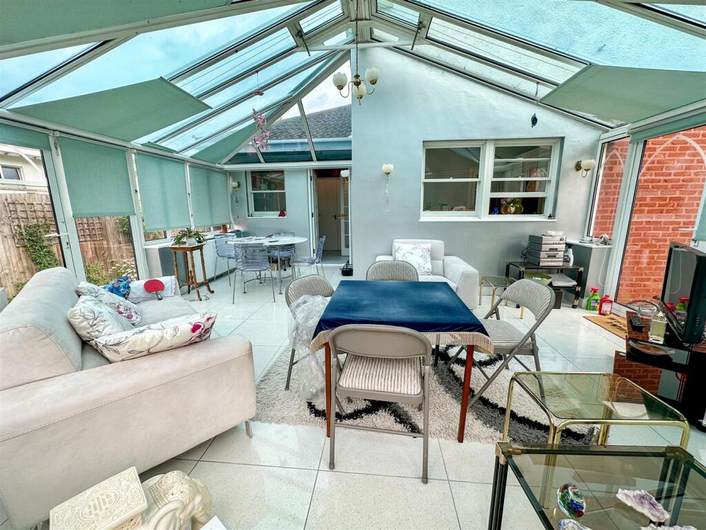 2 Rawlins Close, N3 (11).jpg