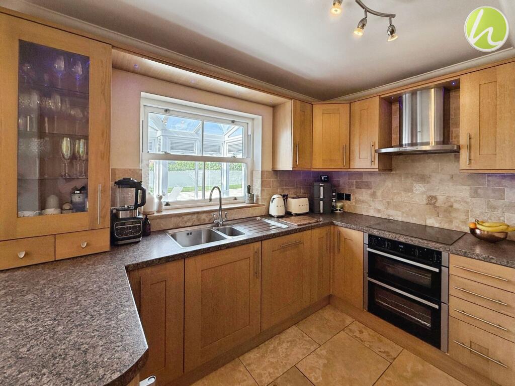 Kitchen/ Dining Room