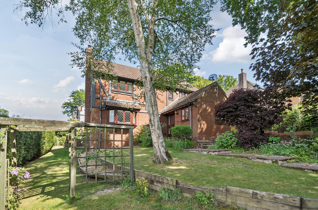 1296159-3-682cb2e...