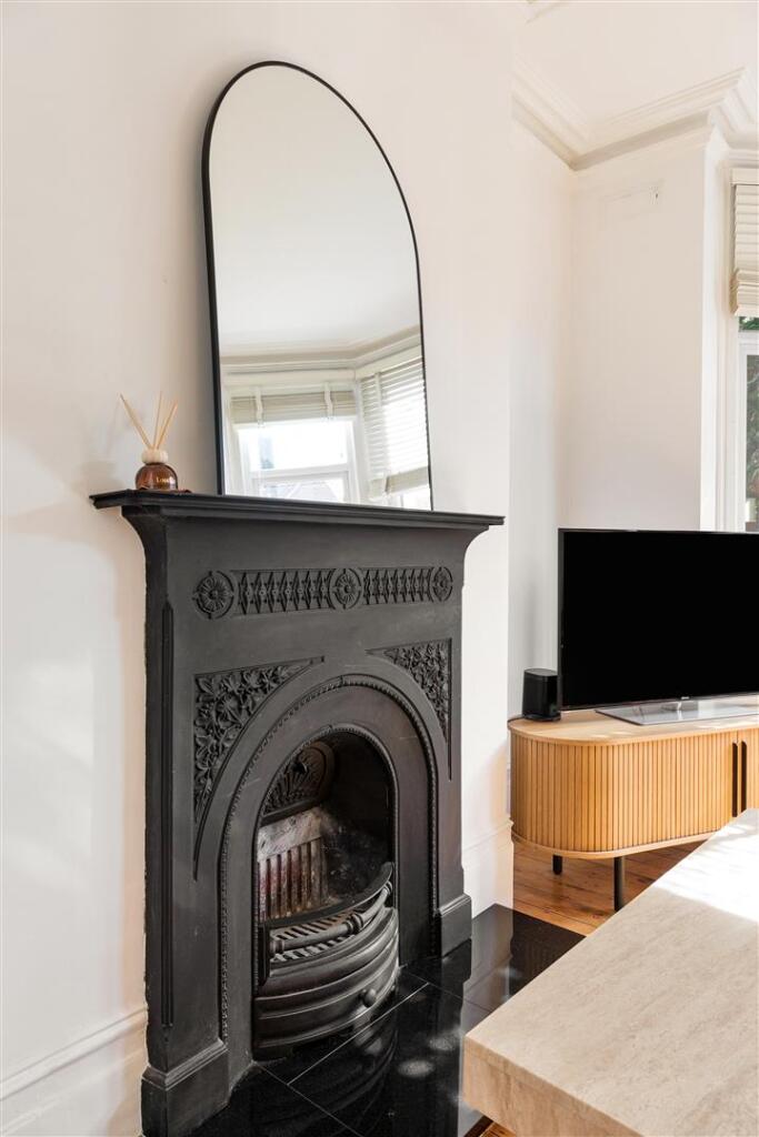 Lyndhurst Drive, E10