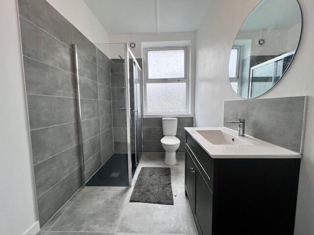 A modern and spacious bathroom suite featuring ...