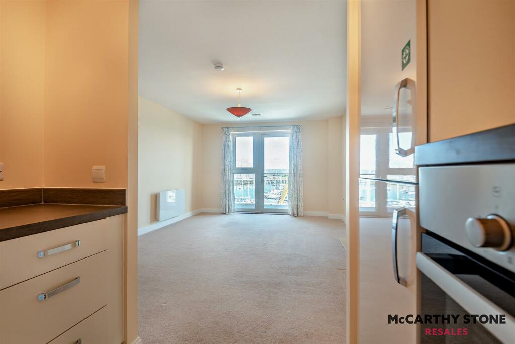 8604272-interior04-800.JPG