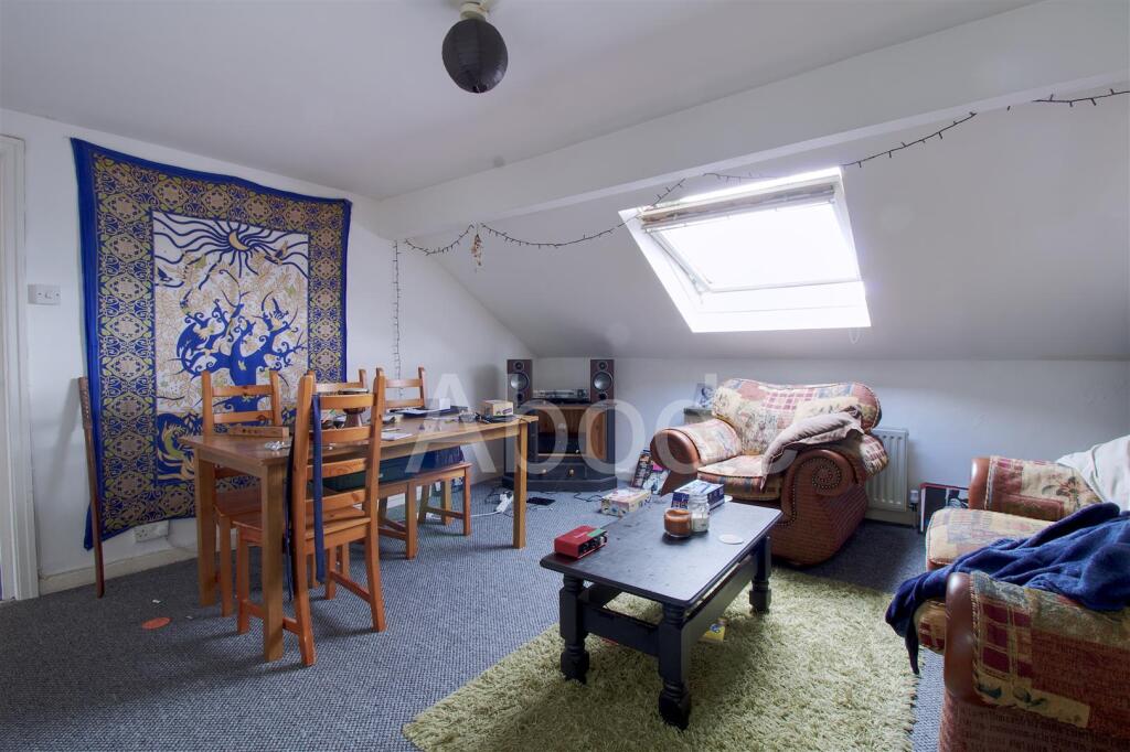 Flat 3 - 70 Victoria Road, Hyde Park, Leeds